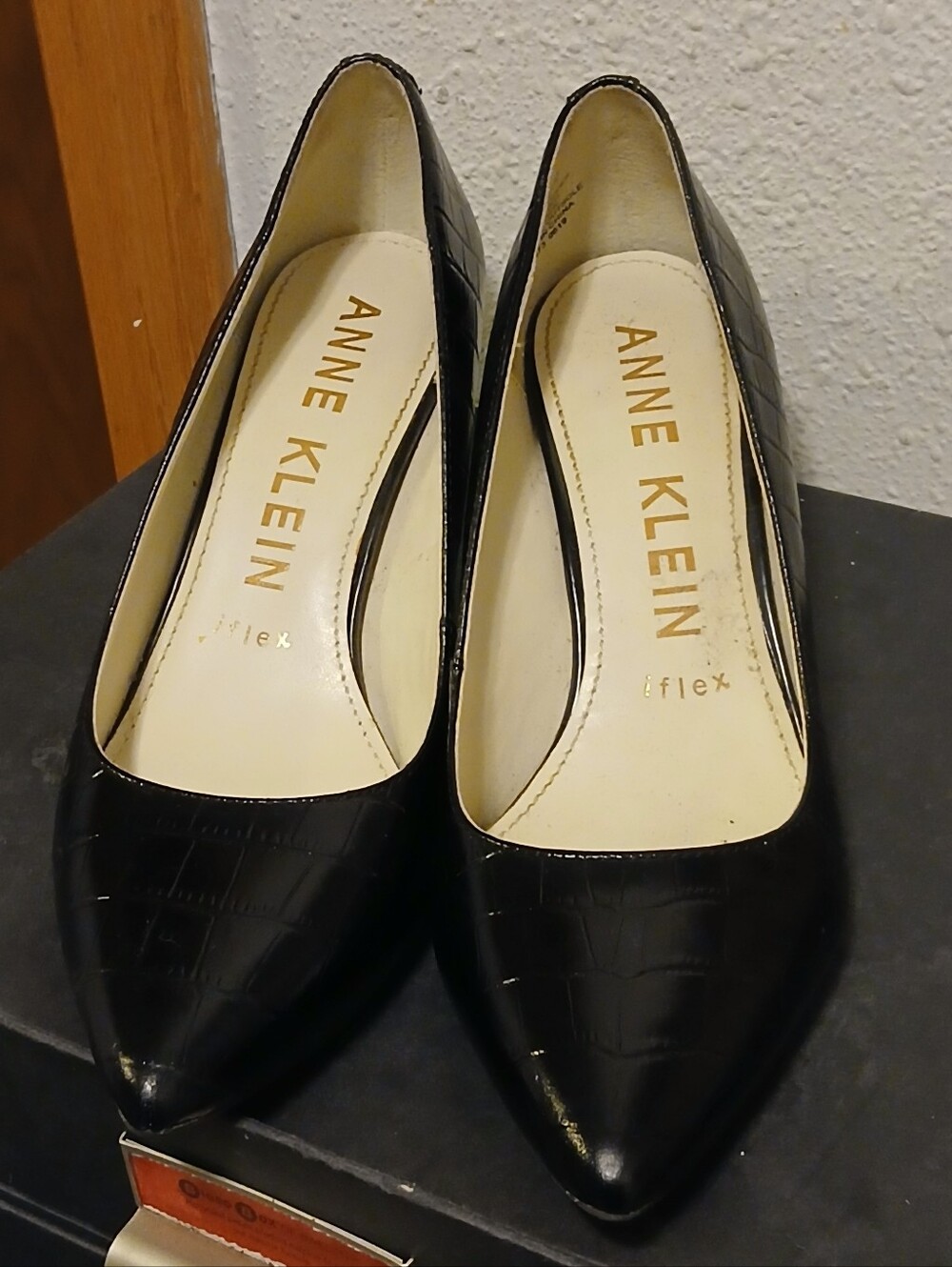 Anne Klein "Akkaylee" Black Croc Embossed Leather Pumps (Size 7.5M)